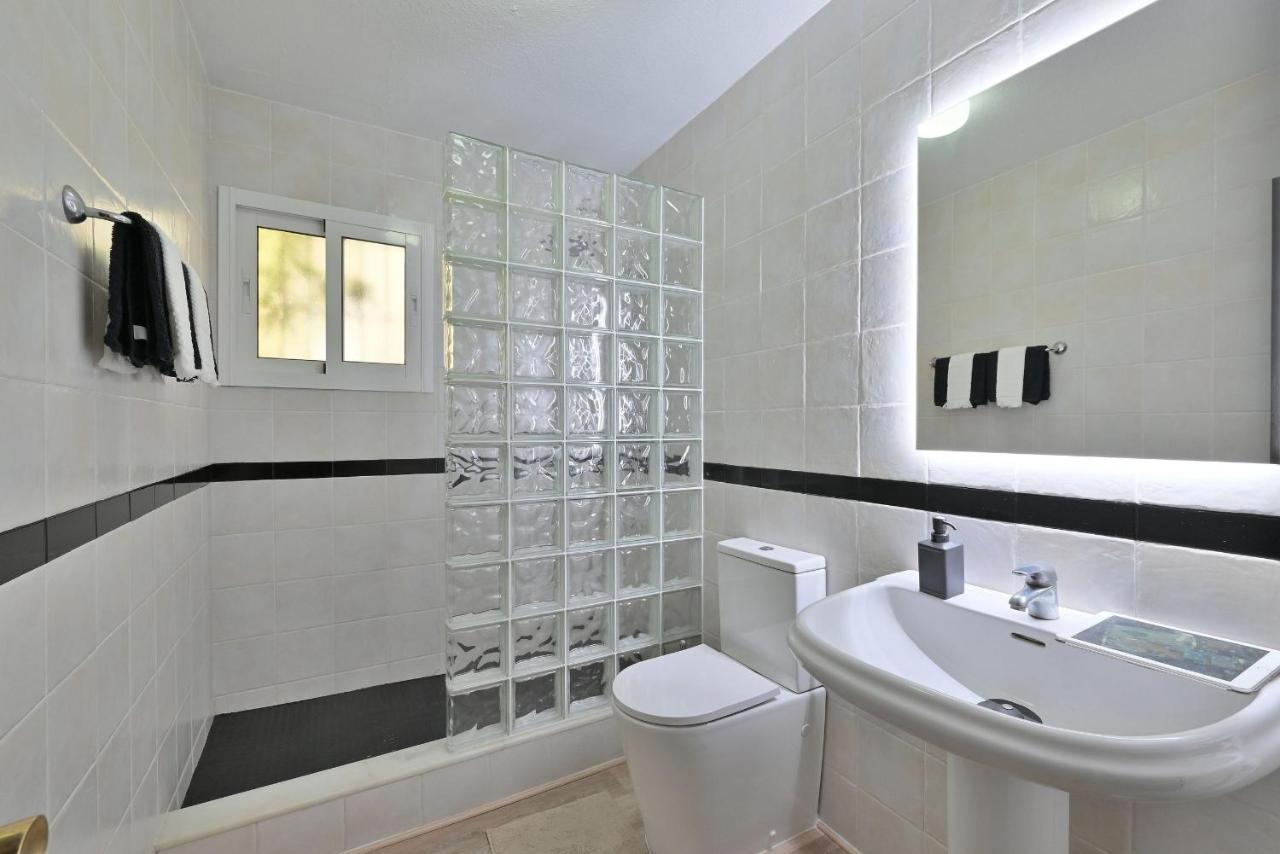 Bungalow With Large Terrace In A Quiet Park - Beach Nearby Sitio de Calahonda Luaran gambar